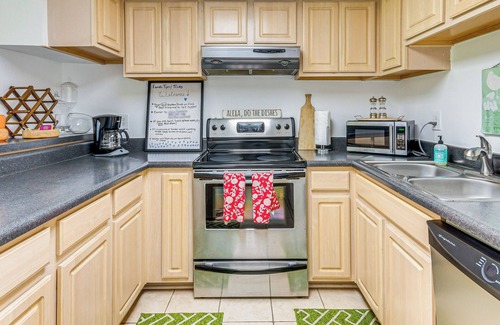 Villa Sabine Condominio | ‘Sea La Vie’ Condo: Pensacola Beach Access!