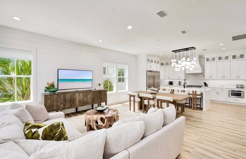 Avalon Beach Estates Casa | Sea La Vie: Private beach steps away, Golf cart, Heated pool & hot tub