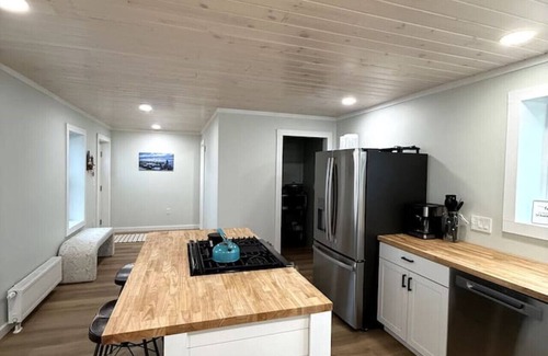 Eastport Casa | Sea la Vie | Spacious, Stylish Home Steps from Downtown Eastport