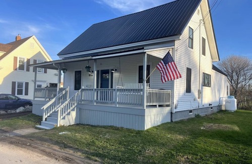 Eastport Casa | Sea la Vie | Spacious, Stylish Home Steps from Downtown Eastport