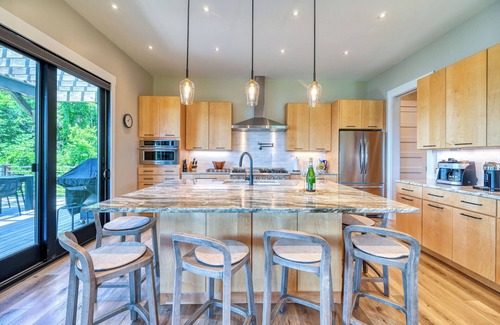 Hampstead Casa | Sea La Vie: Waterfront 4BR Luxury Home for Nature Lovers w/ Private Boat Dock