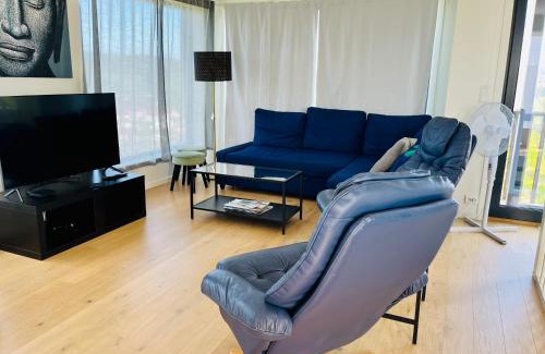 Risor Casa | sea, lake and hill view - TheHumanBirdHouseRetreat