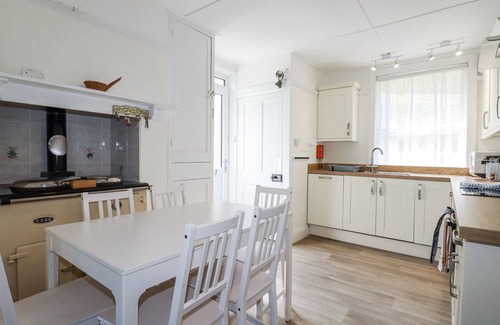 Trebarwith Strand Casa | SEA LEDGE, pet friendly, country holiday cottage in Tintagel