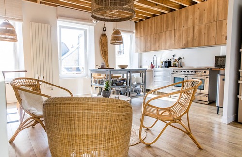 Port-en-Bessin-Huppain Apartamento | Sea nature, charming spacious triplex 20 meters from the sea & 10km from Omaha Beach.