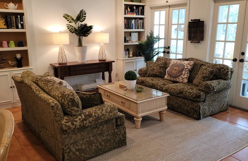 Wabasso Beach Condominio | SEA OAKS - 2 BEDROOM GROUND LEVEL TENNIS VILLA IN LUSH GATED COMMUNITY