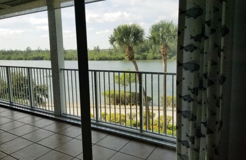 Wabasso Beach Condominio | ¡Sea Oak Club, Tennis, Ocean y Perfect Sunset sobre el Indian River te esperan!