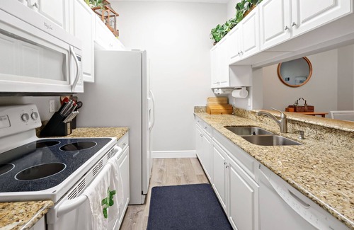 Wabasso Beach Condominio | Sea Oaks Tennis Villa near beach, pools, pickleball and tennis courts!!