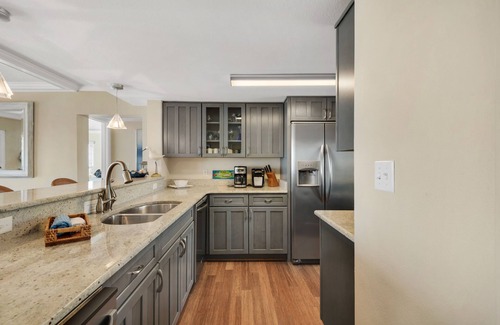 Navarre Beach Condominio | Sea Oats 4 Bedroom Condo by RedAwning