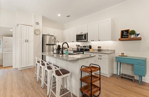 Brunswick Casa | Sea on Wolfe | 2 Bed, 1 Bath