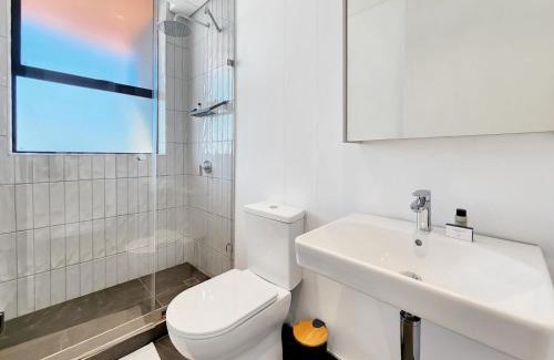 Three Anchor Bay Apartamento | Sea Point Modern 2-Bed with Ocean Mountain Views