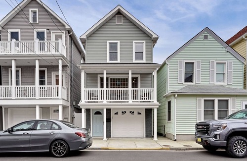 Sea Bright Casa | Sea-renity at Sea Bright - 3 minute walk to the beach