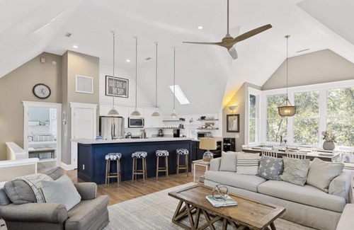 Bald Head Island Casa | Sea Senorita - Beautiful Home Central Island Close to Beach, great for families!