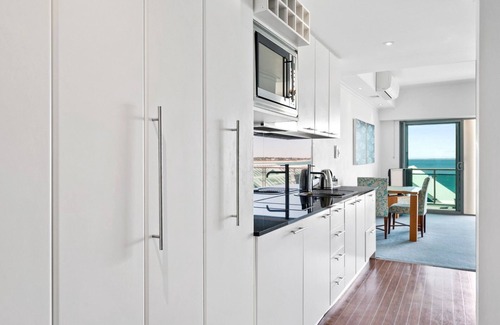 Mandurah Apartamento | Sea Side 211 - Spacious modern apartment with water views perfect for couples