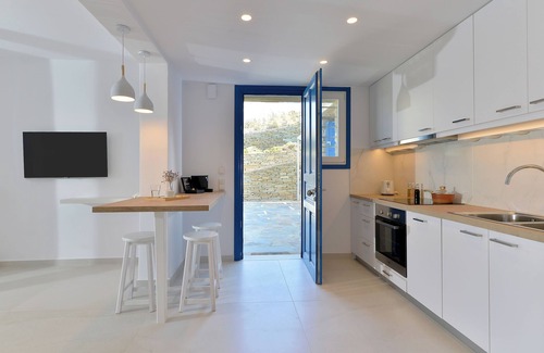 Gavrio Casa | Sea-side Villa Hydroussa by Andros Homes, ideal for a relaxing retreat.