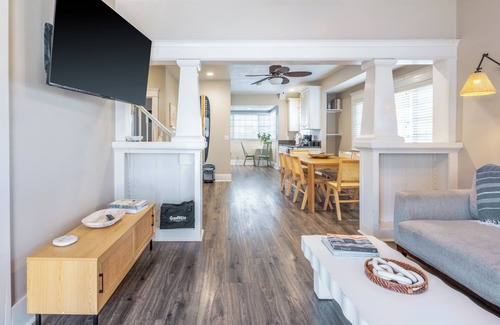 West Newport Casa | Sea Sight by AvantStay | Walk to Newport Beach