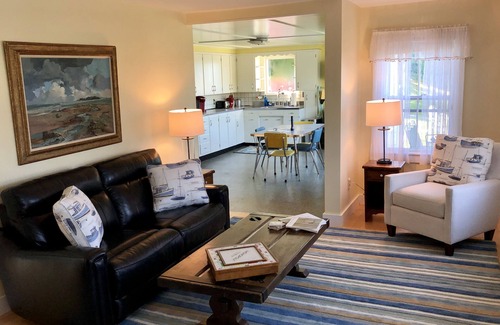 Port Clyde Casa | Sea Sparkle: Sunny Village Cottage con Artist Artist y vistas panorámicas al mar