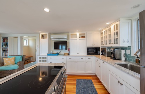 Mid-Coast and Islands Casa | Sea Spray - Beautiful 2BR, 1BA cottage with expansive views of Casco Bay
