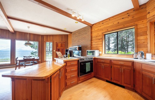 Quadra Island Casa | Sea Stone Quadra House