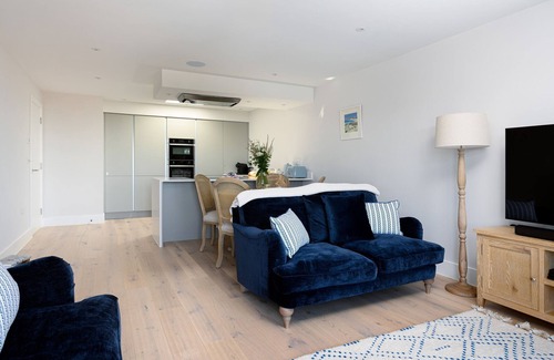 Porth Apartamento | Sea Thrift Porth - sleeps 4 guests in 2 bedrooms