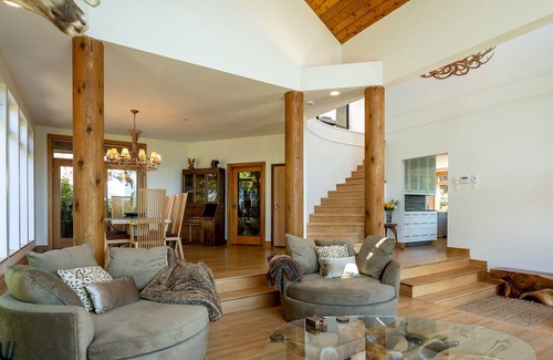 Furry Creek Chalet De Esquí | Sea to Sky Chalet