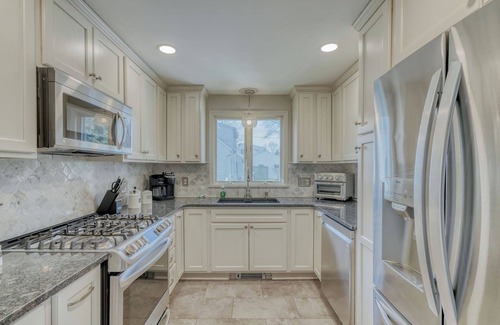 North Greece Casa | Sea Turtle House, Charlotte Beach, Rochester, NY