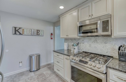North Greece Casa | Sea Turtle House, Charlotte Beach, Rochester, NY