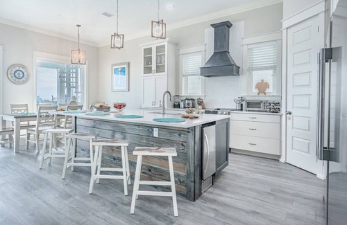 Bel Air Casa | Sea Turtle. New, Luxury, Gulf Front Home with pool 7br 7.5 baths sleeps 28