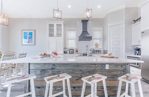Bel Air Casa | Sea Turtle. New, Luxury, Gulf Front Home with pool 7br 7.5 baths sleeps 28