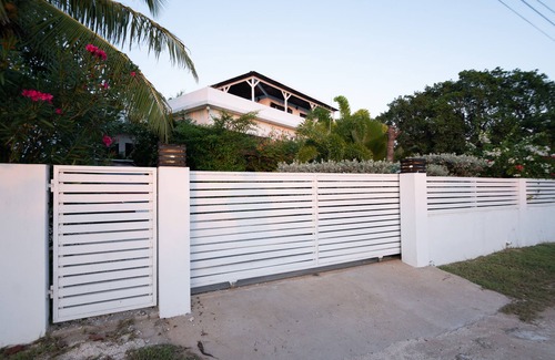 Treasure Beach Casa | Sea Urchin | Lush Garden Villa steps from the beach of your dreams