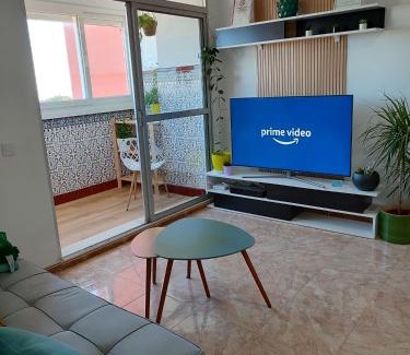 La Línea de la Concepción Apartamento | Sea View Apartment - 5 Min Walk to Gibraltar