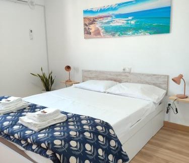La Línea de la Concepción Apartamento | Sea View Apartment - 5 Min Walk to Gibraltar