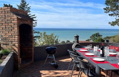 Berneval-le-Grand Casa | SEA VIEW 4-bedroom house sleeps 8
