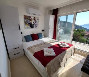 Kalkan Apartamento | Sea view 5 En-suit villa, pool heatable, free WIFI VillaHappy in Kalkan