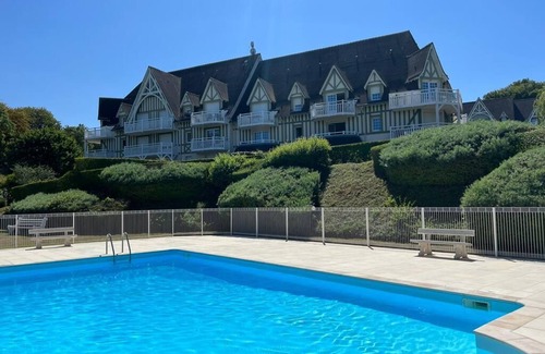 Villers-sur-Mer Apartamento | Sea view apartment, 3 rooms, 5 min walk from beach and town center