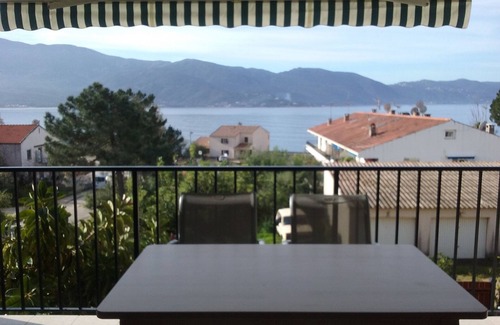 Tiuccia Apartamento | Apartamento con vistas al mar en tiuccia.