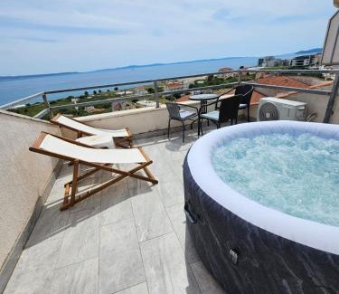 Znjan Apartamento | Sea view apartment with terrace near the beach
