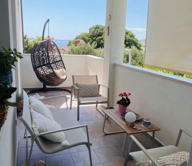 Omis Apartamento | Sea View Beachfront Apartment Maslina