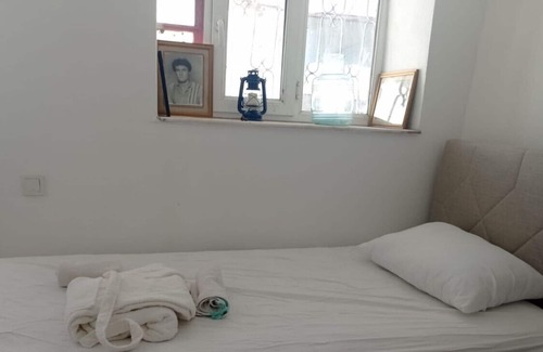 Ayvalik City Center Villa | Cozy House with Sea View in Ayvalik