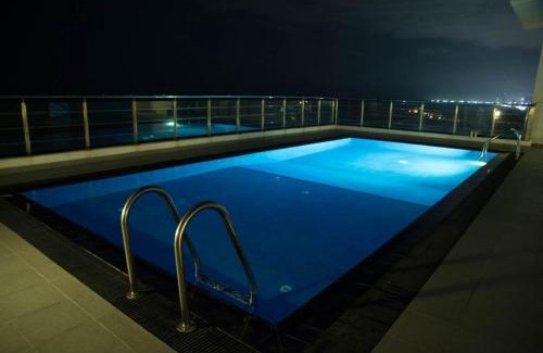 Mount Lavinia Apartamento | Sea View Condo by Ceylon Spaces