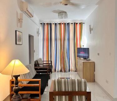Mount Lavinia Apartamento | Sea View Condo by Ceylon Spaces