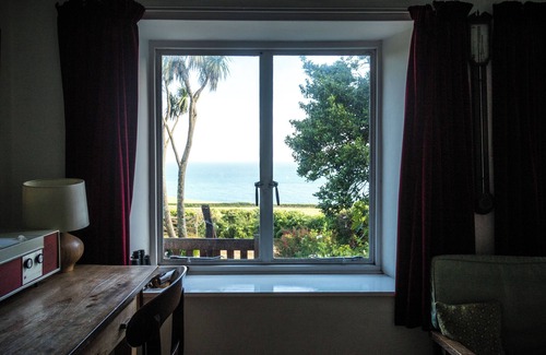 East Prawle Cabaña | Sea View Cottage, 10 mins walk to the beach, no WiFi or phone signal!