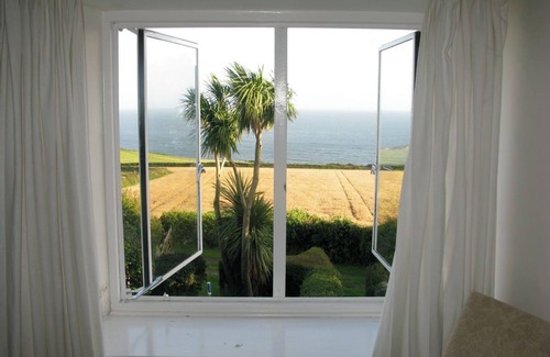 East Prawle Cabaña | Sea View Cottage, 10 mins walk to the beach, no WiFi or phone signal!