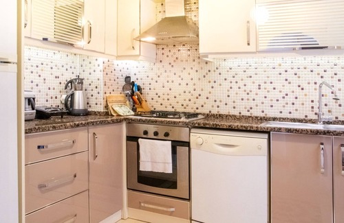 Konak Apartamento | Sea View Flat w Balcony 1 min to Shore and Park