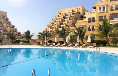 Bab Al Bahr Apartamento | Sea View Getaway Relaxing Balcony & All the Comforts of Home at Marjan Island in RAK