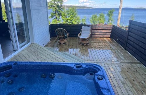 Holmestrand Apartamento | Sea view Holmestrand sauna and hot tube appartment