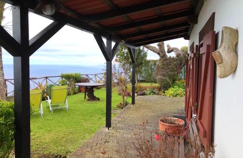 Calheta Casa | Sea-view house in Fajã da Ovelha with garden and terrace