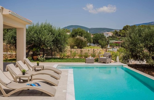 Pesada Villa | Sea view modern villa with infinity pool