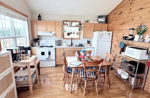 Clinton Cabaña | Sea View Stay & Play! Close to golf, beaches, waterfront and more!