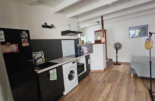 Bois de Nefles Apartamento | Sea-view studio ideally located for touring the island, with shops close by.