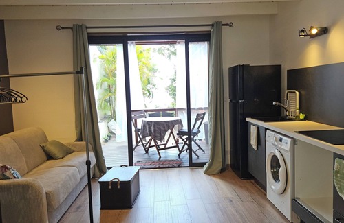 Bois de Nefles Apartamento | Sea-view studio ideally located for touring the island, with shops close by.
